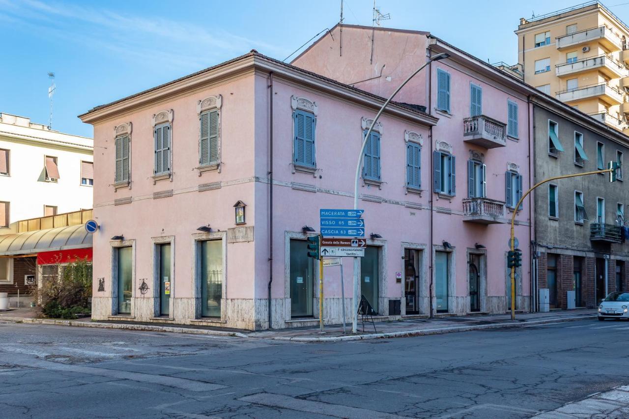 Апартаменты La Casa Rosa Терни Экстерьер фото